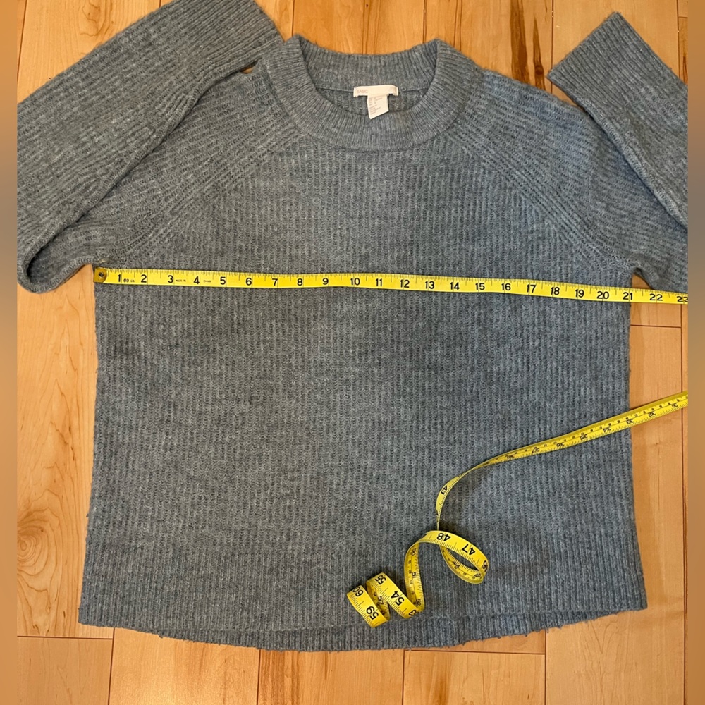 H&M Basics Ribbed Fuzzy Knit Sweater - Picture 3 of 4